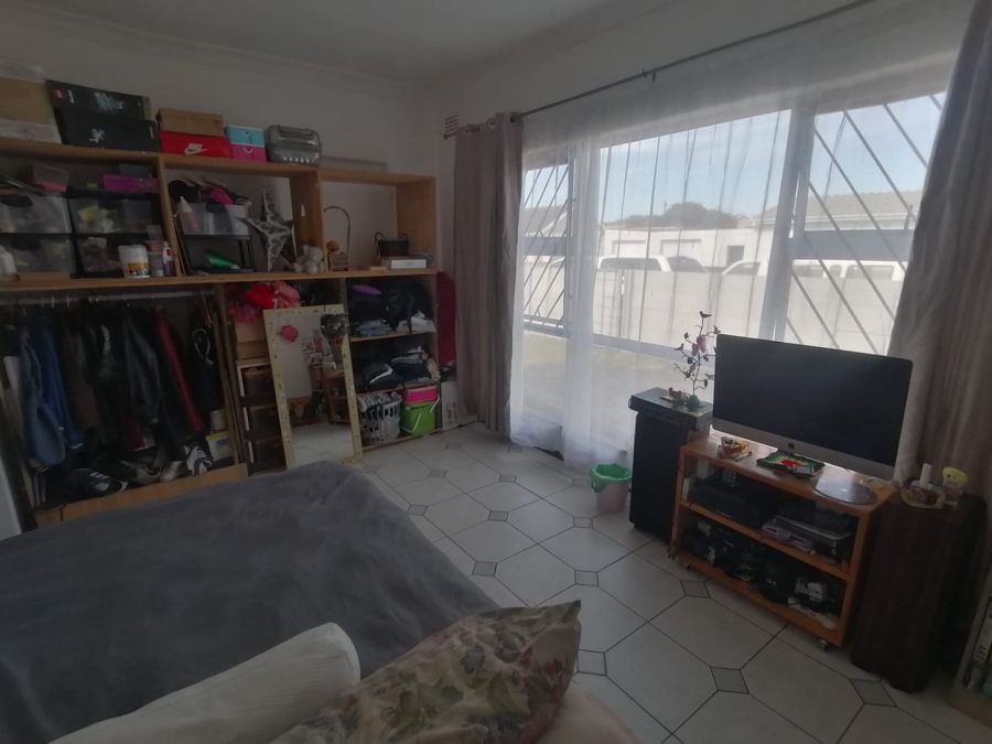 5 Bedroom Property for Sale in Lotus River Western Cape